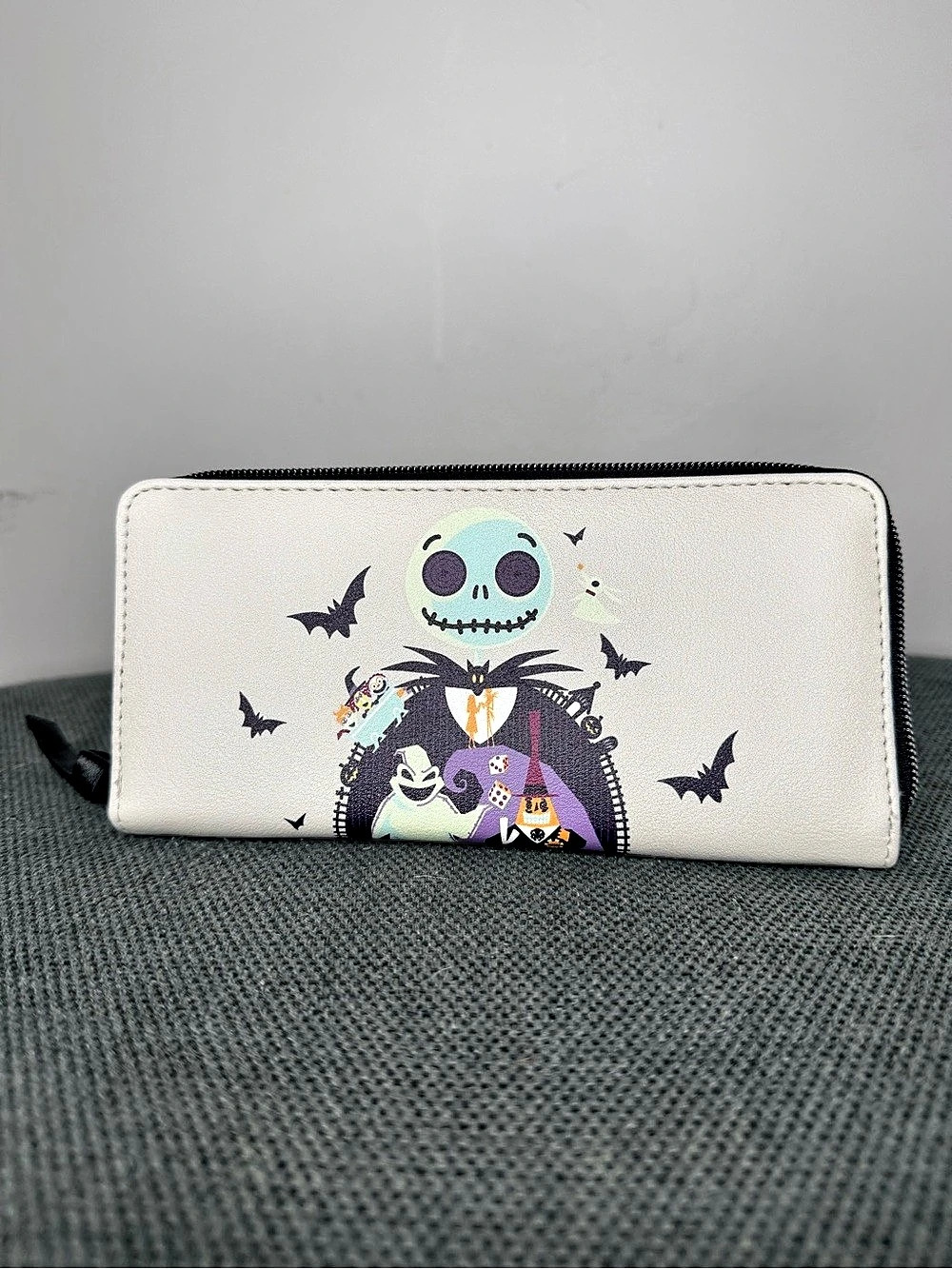 Disney Halloween Zip Around Wallet Off White Like New
